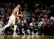 爱游戏网页版-辽宁队完胜马刺，霍勒迪刷新纪录