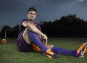 爱游戏APP-东瀛风暴席卷巴黎，羽坛玫瑰逆境绽放—日本队横扫法国队，陈雨菲高光表现诠释竞技体育的双重魅力