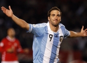 爱游戏在线-东契奇高光映照赛场，火箭横扫太阳展露新章