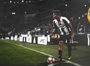 AYXapp下载-步行者铁血击溃深圳，爱德华兹东决封神，当坚韧遇见天赋，篮球史诗今夜铸就