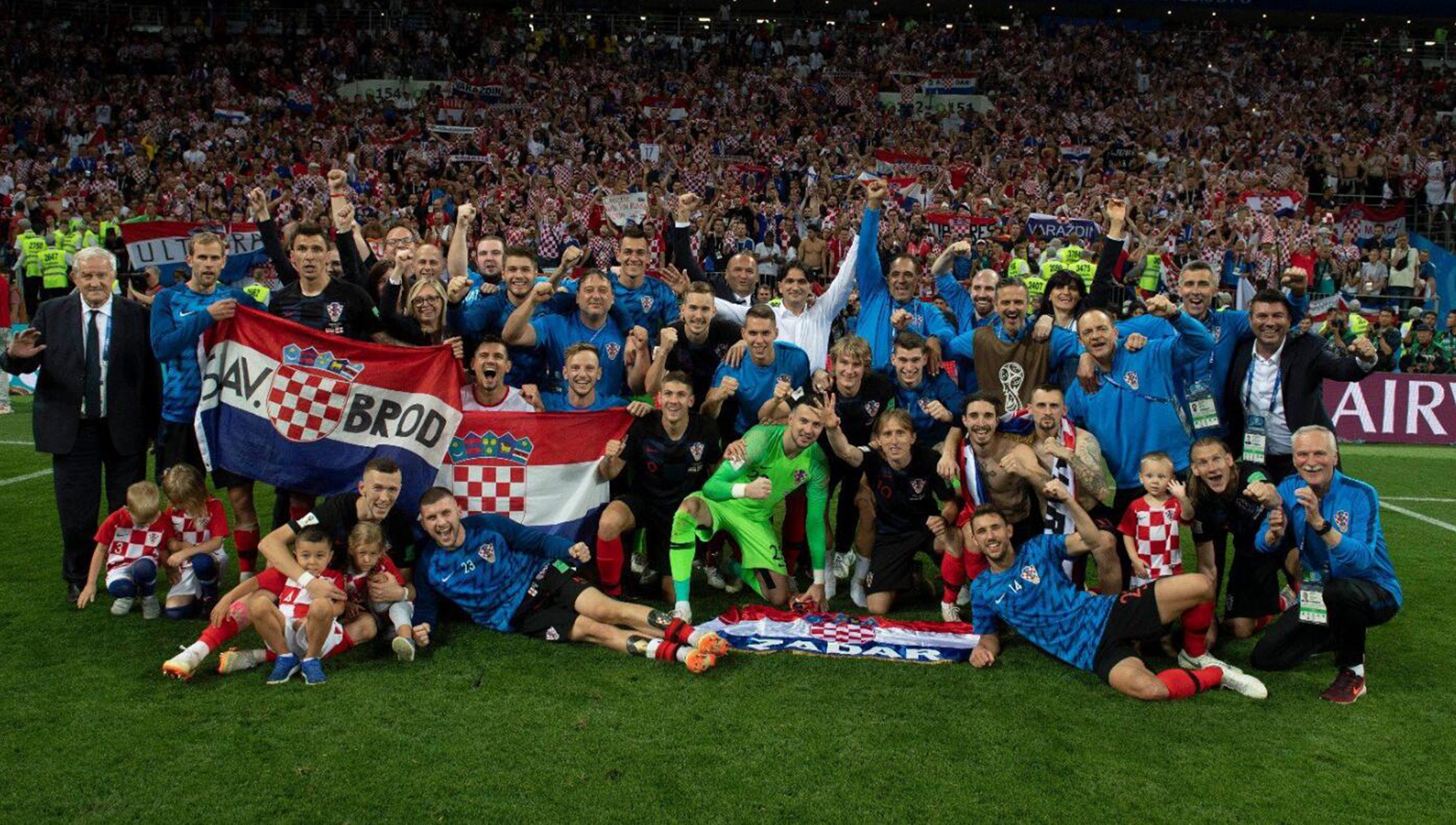 法国队鏖战日本队，黄鸭组合扛起全队