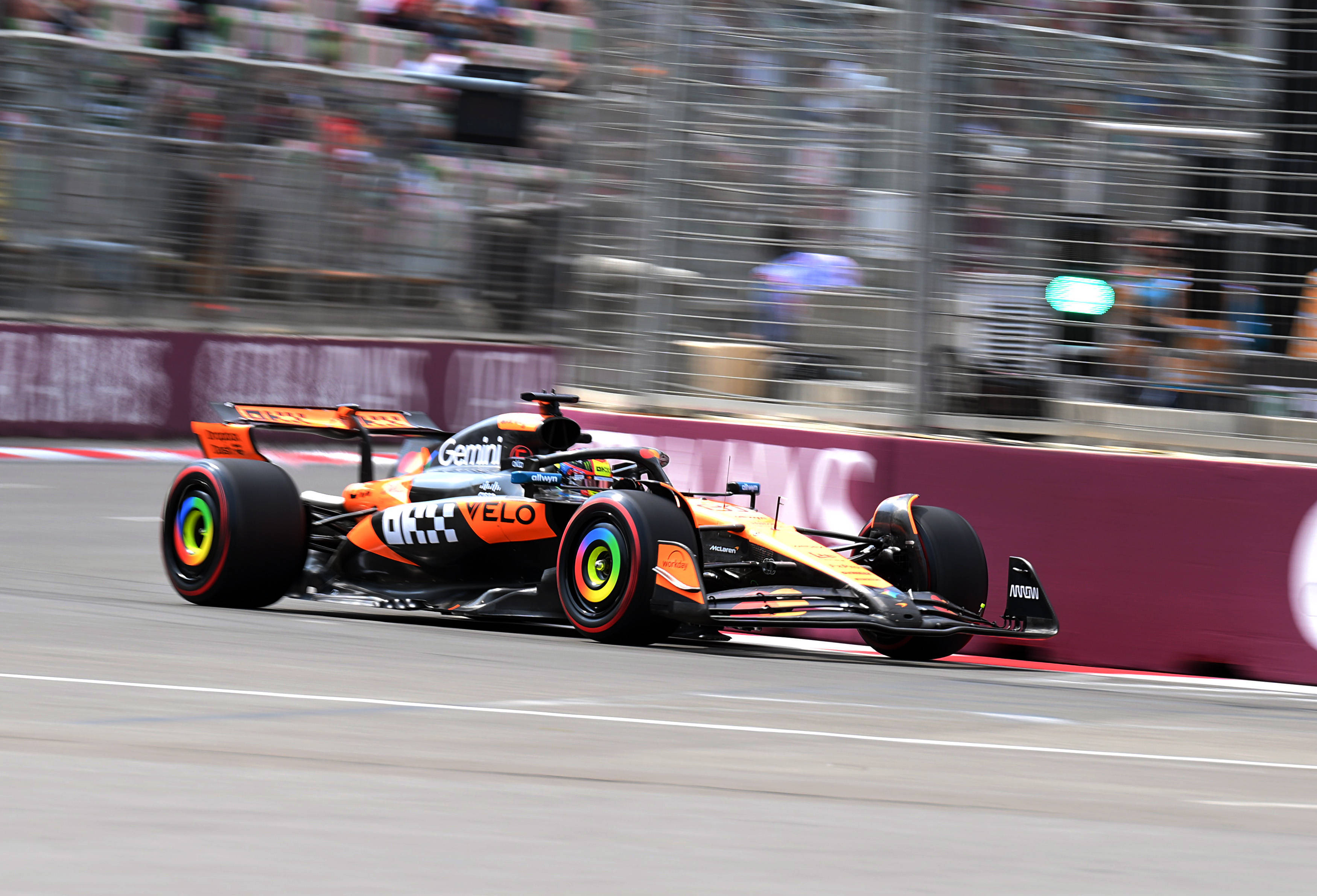 法拉利完胜迈凯伦，拉塞尔带队取胜