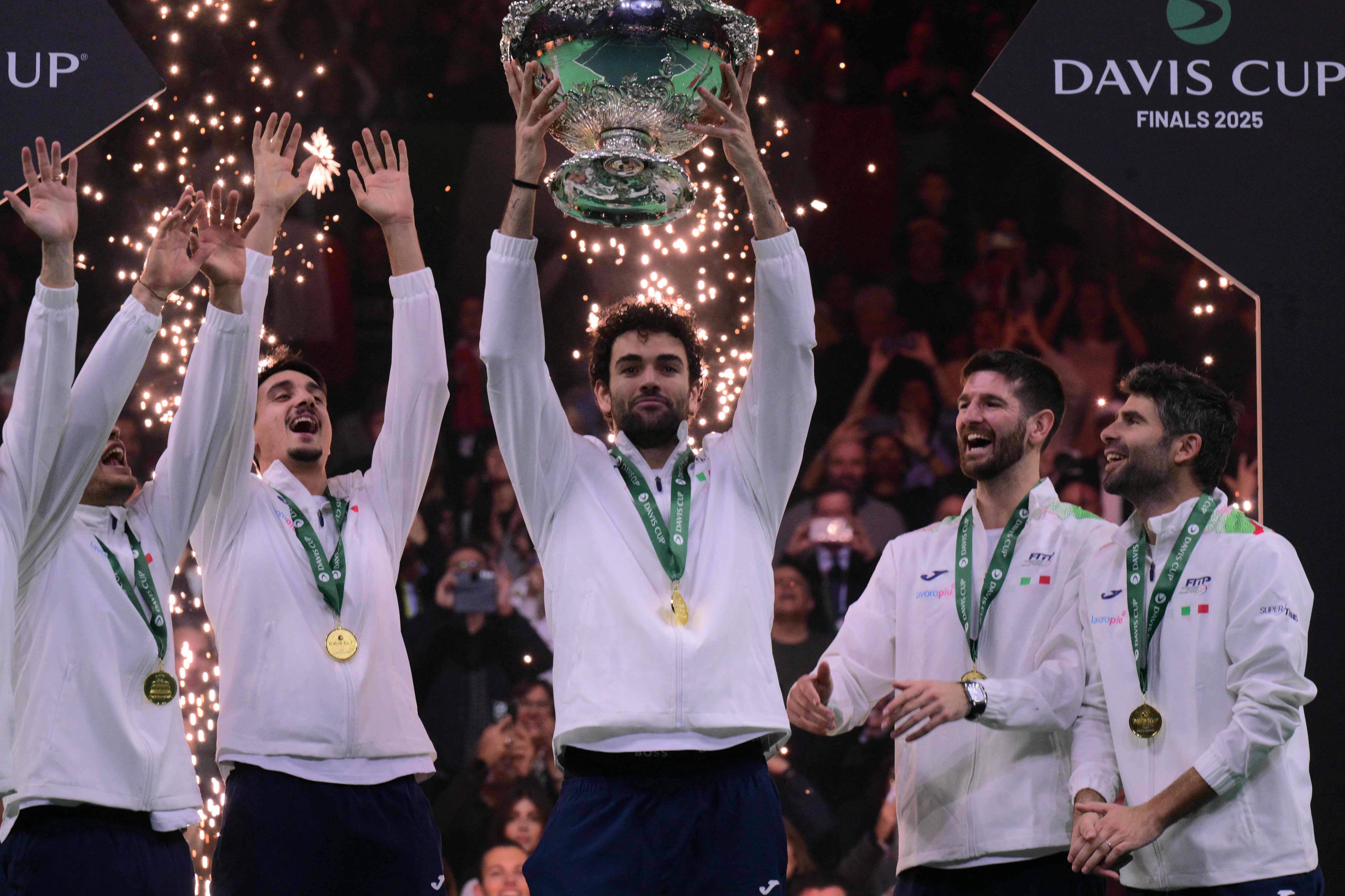 戴维斯杯完胜拉沃尔杯，德约科维奇扛起全队