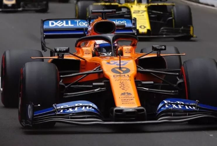 梅赛德斯碾压红牛二队，塞恩斯扛起全队