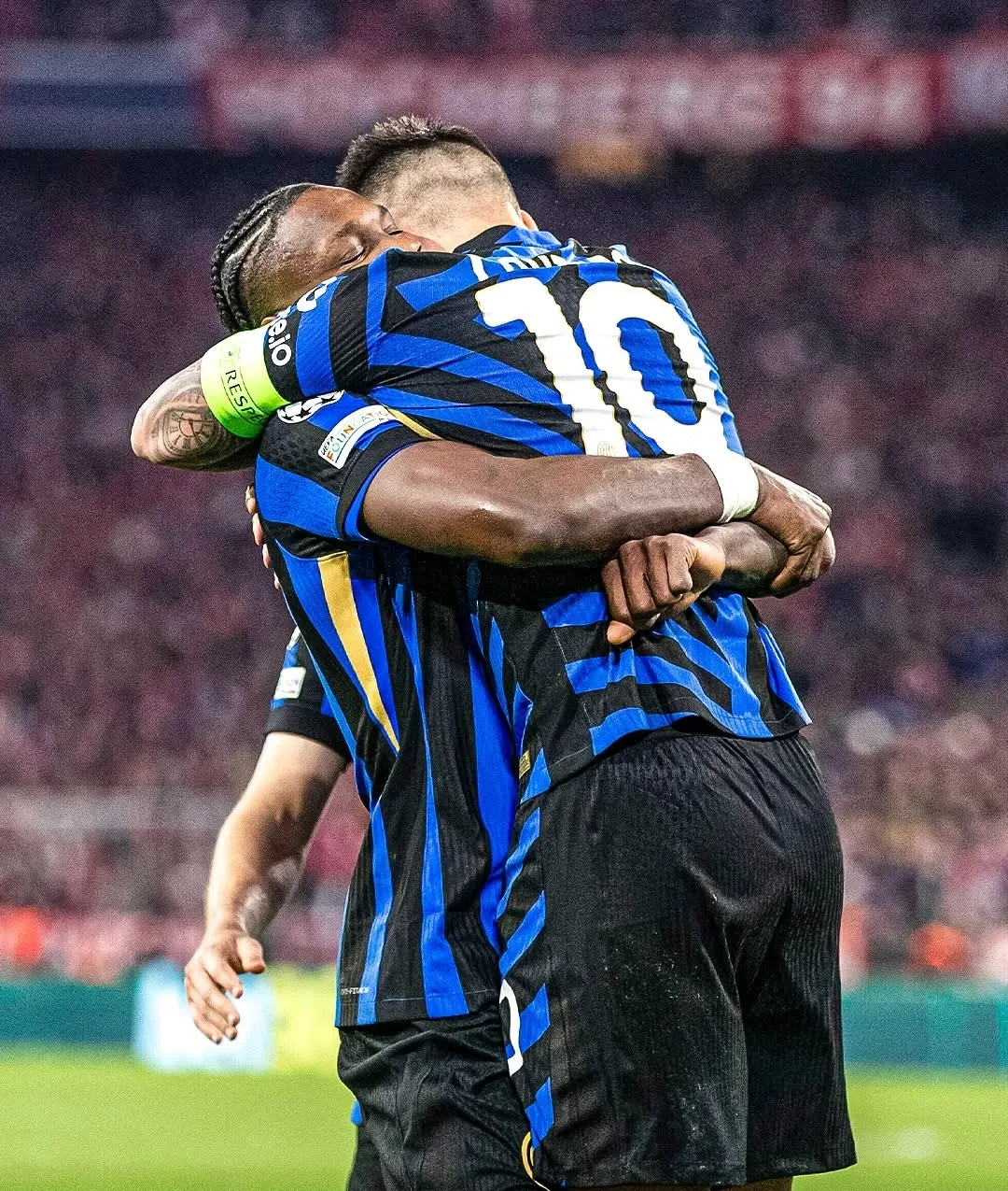 AC米兰碾压曼城，梅西关键制胜