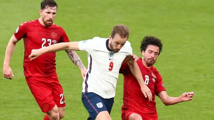 英格兰羽毛球队血洗丹麦羽毛球队，马琳三分雨点燃全场