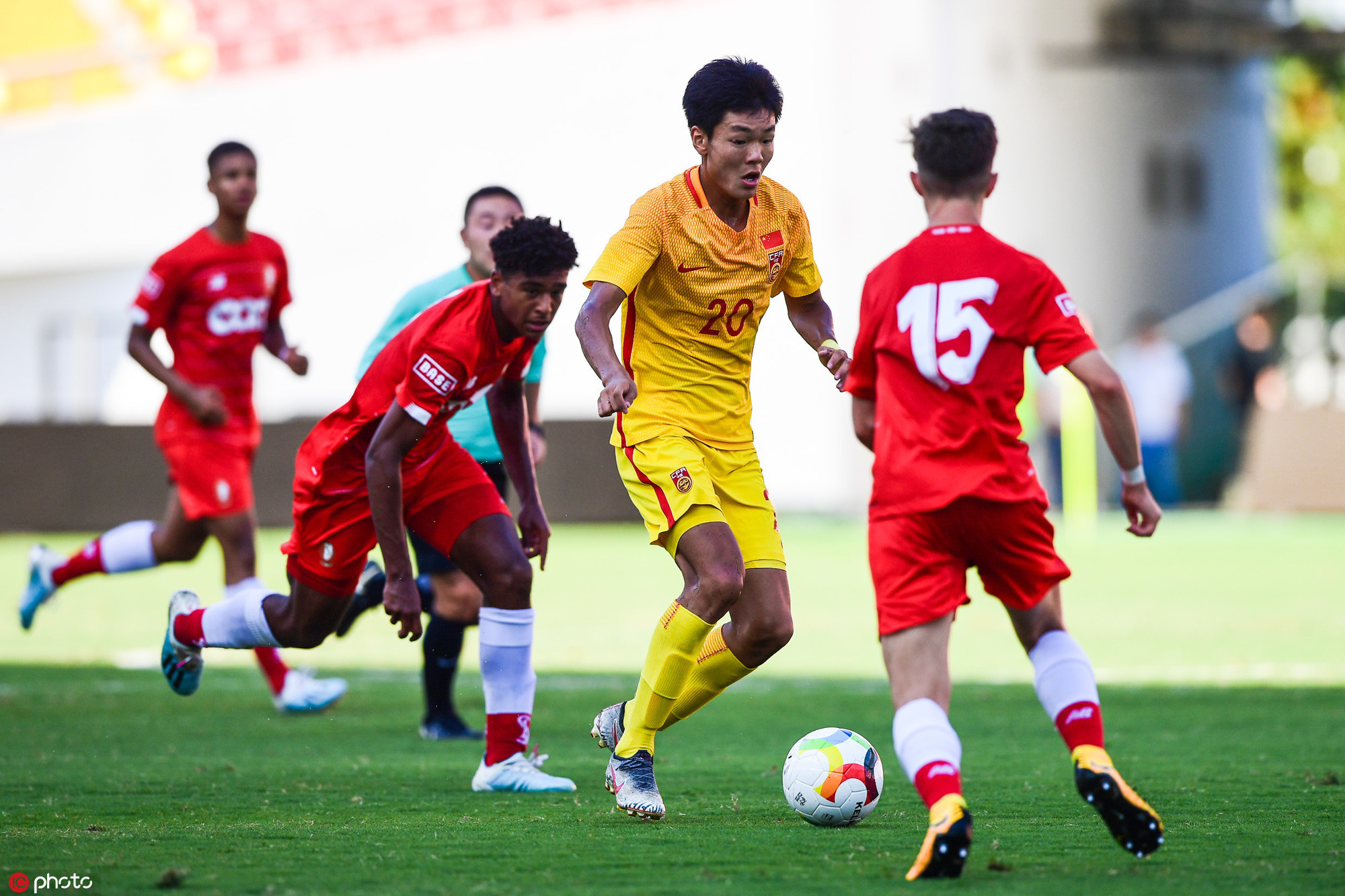 荷兰力克比利时,苏亚雷斯关键制胜 荷兰力克比利时,苏亚雷斯关键制胜