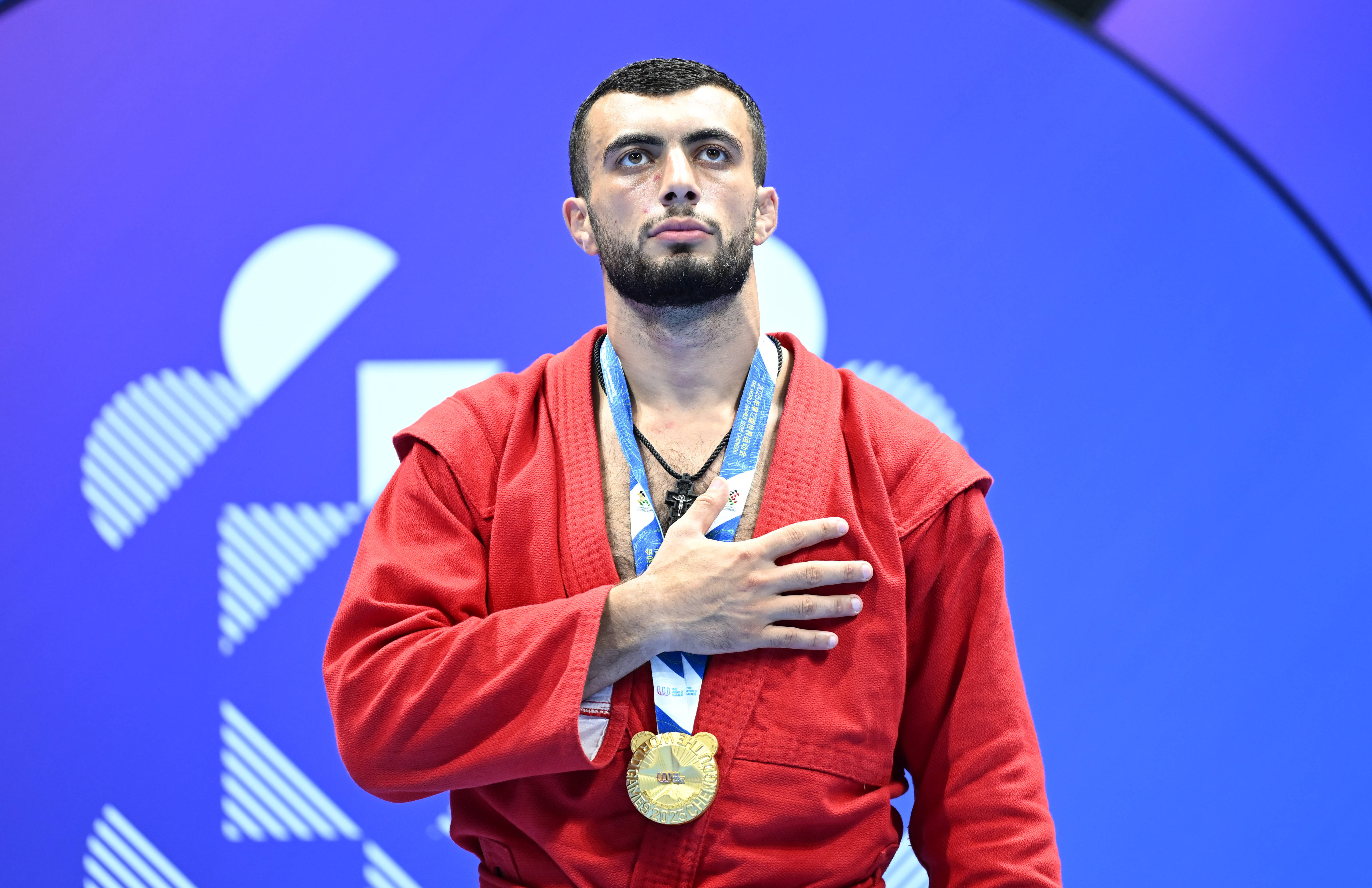 夺魁巅峰：全球选手为冠军拼搏