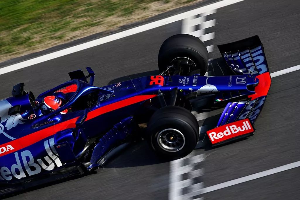 梅赛德斯逆转红牛二队，拉塞尔刷新纪录