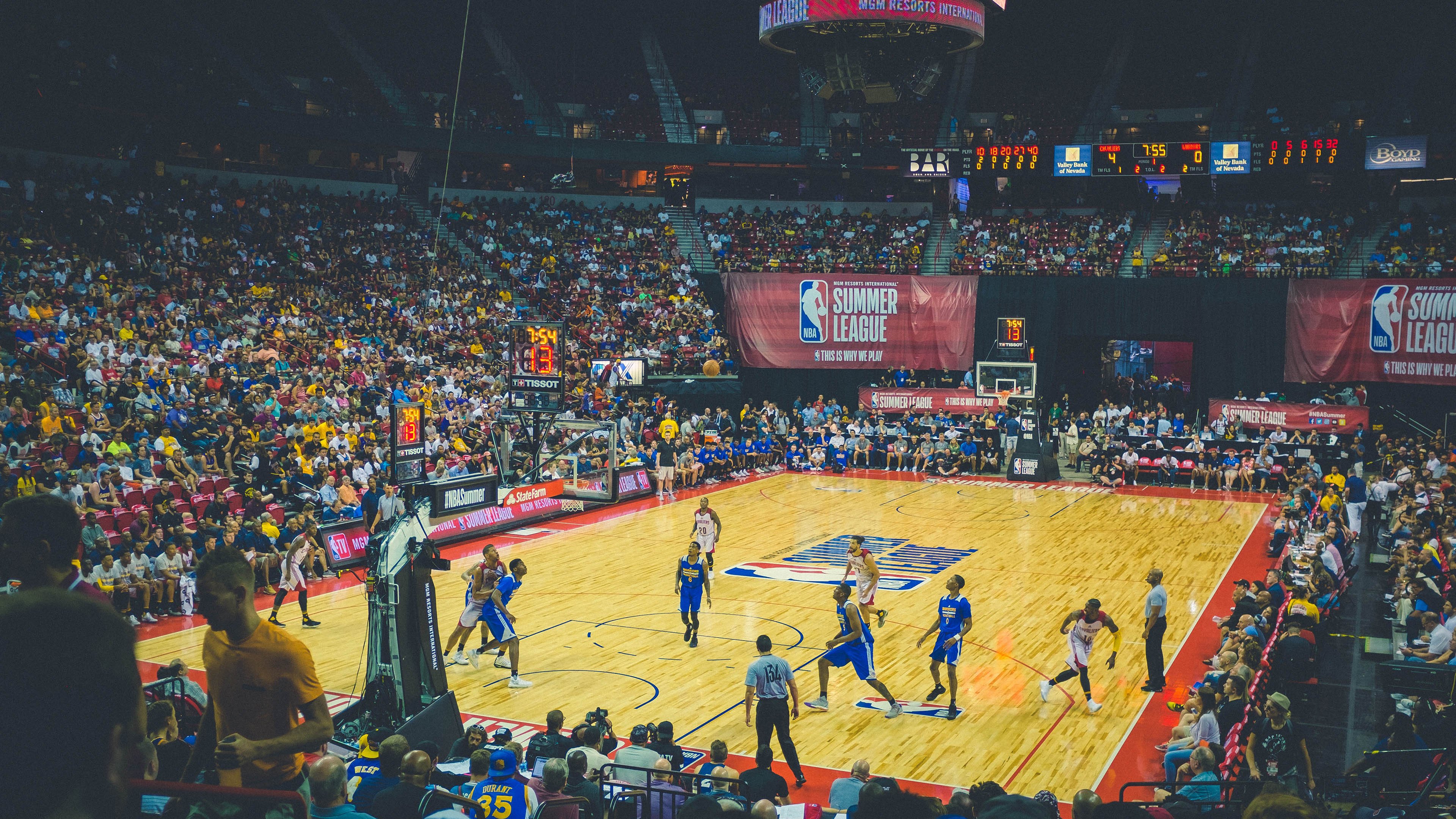 莫兰特狂飙破疆域，新疆队战术智慧压制马刺体系