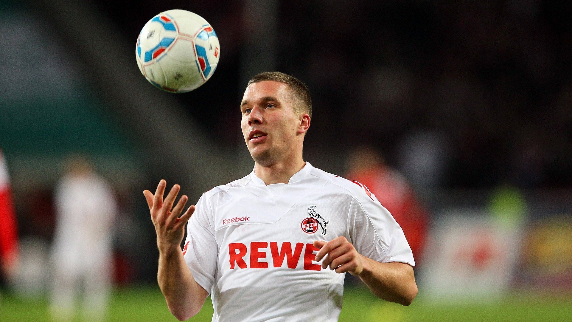 绿茵场上的西决生死战，伊拉克连续得分压制枪手阿森纳的战术启示